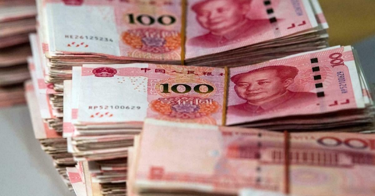 اليوان يقترب من أدنى مستوى خلال 14 عاماً