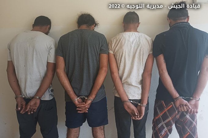 بالصور: عمليات دهم وتوقيف أشخاص في الزيتون – أبو سمرا في طرابلس