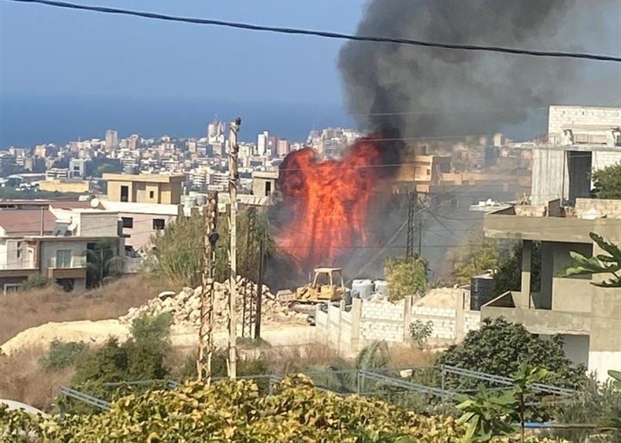 بالصور- حريق بالقرب من المنازل في مغدوشة والاهالي يناشدون