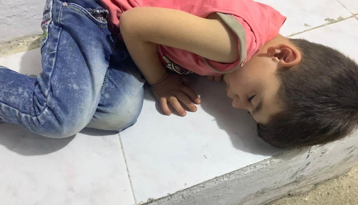 أطفالٌ يغالبها النعاس على أبواب الأفران
