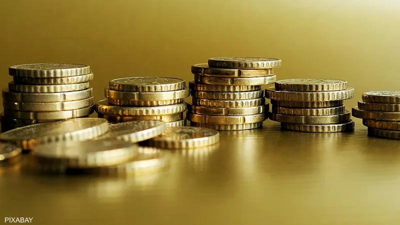 عثرا على كنز بالصدفة.. عملات ذهبية بآلاف الدولارات