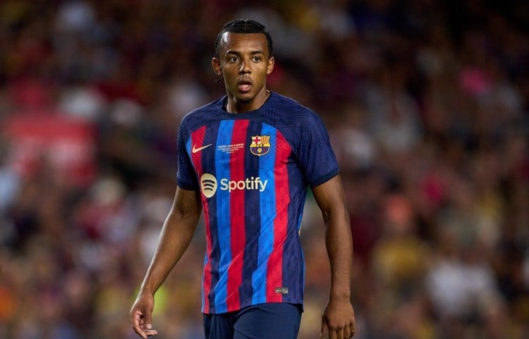 برشلونة يعلن إصابة كوندي وغارسيا