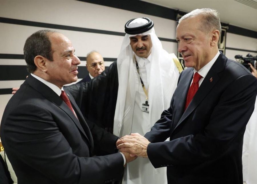 مصافحة "تاريخية" بين اردوغان والسيسي..