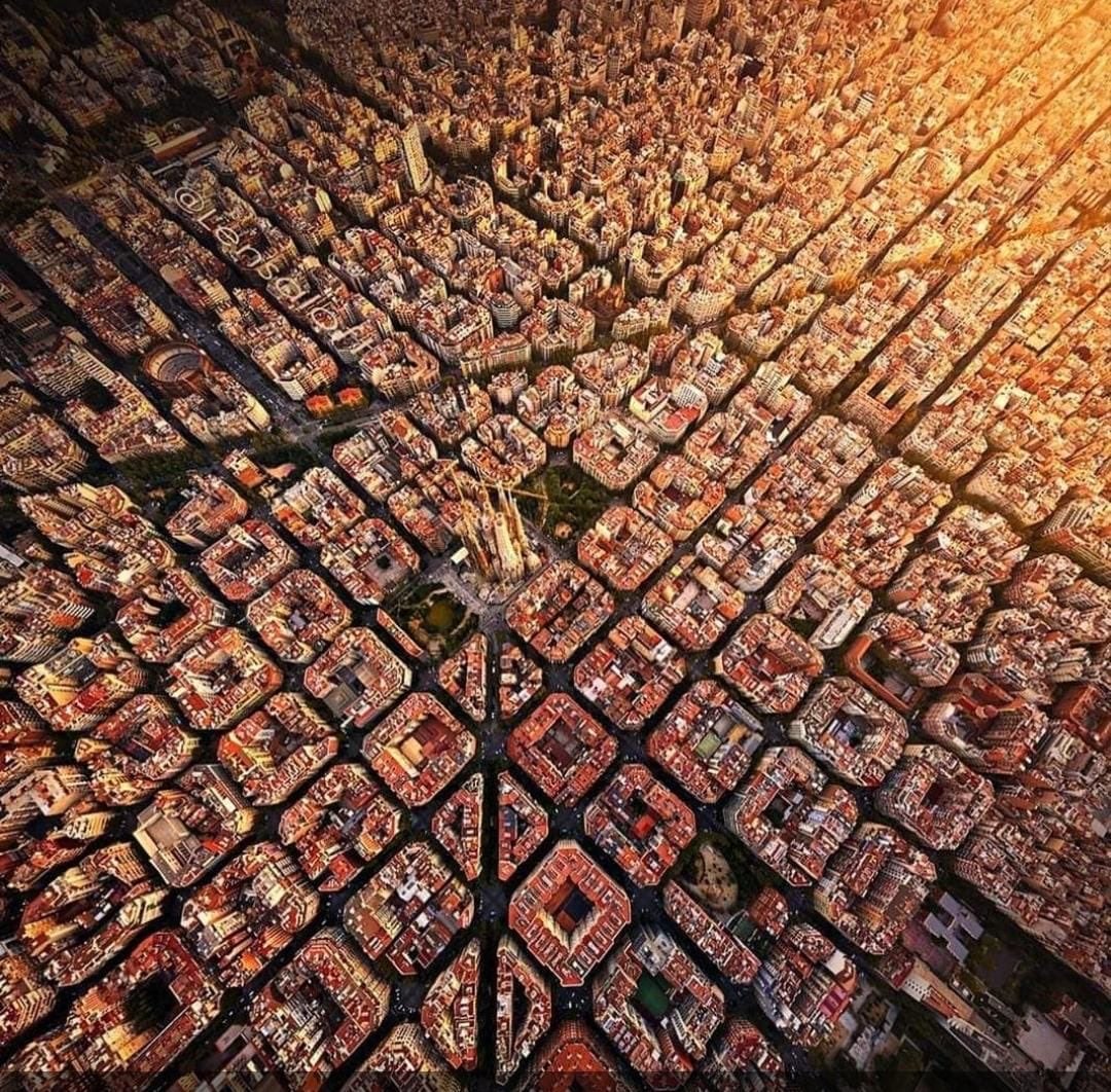 بالصور: التصميم المذهل لحي ايكسامبلي في برشلونة