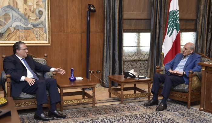 بري استقبل شقير وتلقى المزيد من برقيات التهنئة بالاستقلال