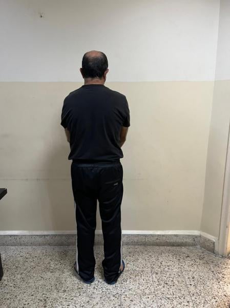يسرق من داخل سيّارات بعد كسر زجاجها في عدد من مناطق بيروت.. اليكم التفاصيل