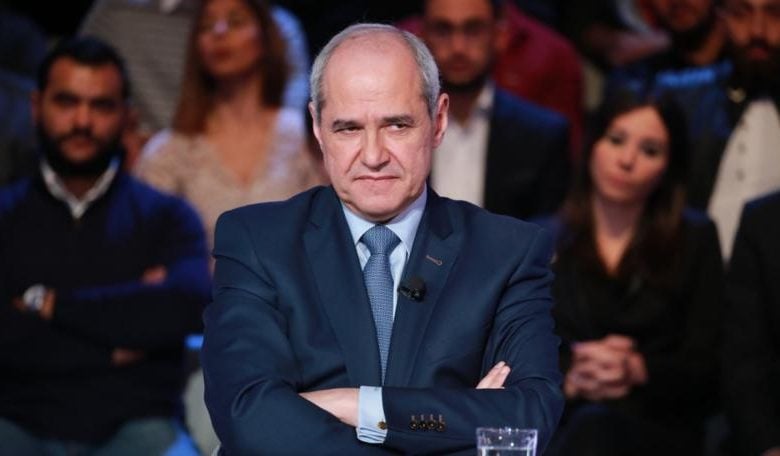 خلف «فوق الشجرة»: لن أنزل