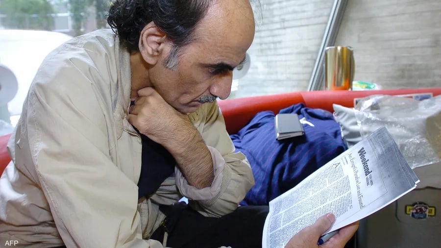 عاش في المطار 18 عاما.. وفاة الرجل الذي ألهم توم هانكس