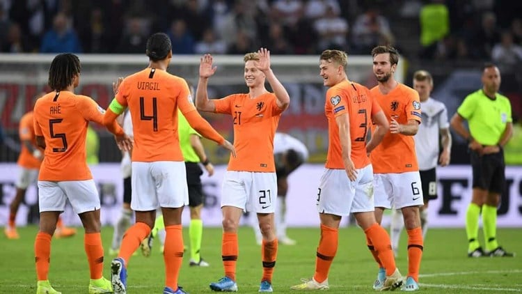 هولندا في محاولة جديدة لكسر لعنة كأس العالم وملامسة الذهب للمرة الأولى في تاريخها.. تعرفوا إلى منتخب "الطواحين"