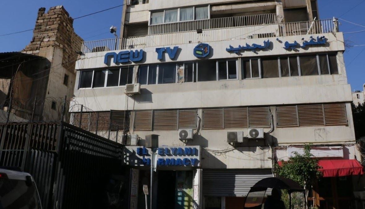 بالفيديو: إطلاق نار على مبنى قناة "الجديد" ليلاً