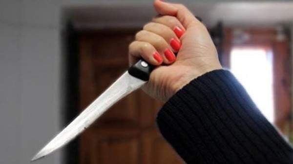 في الشمال طعنته زوجته مرّات عدّة… وهذا ما أظهره فيديو أثناء هروبها!