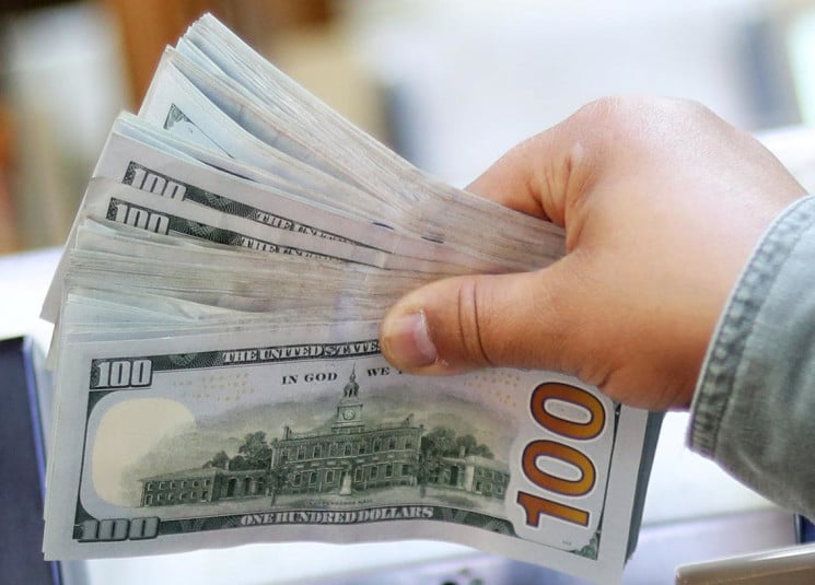 الخارج والداخل يطالبان الدولة بدفع ديونها
