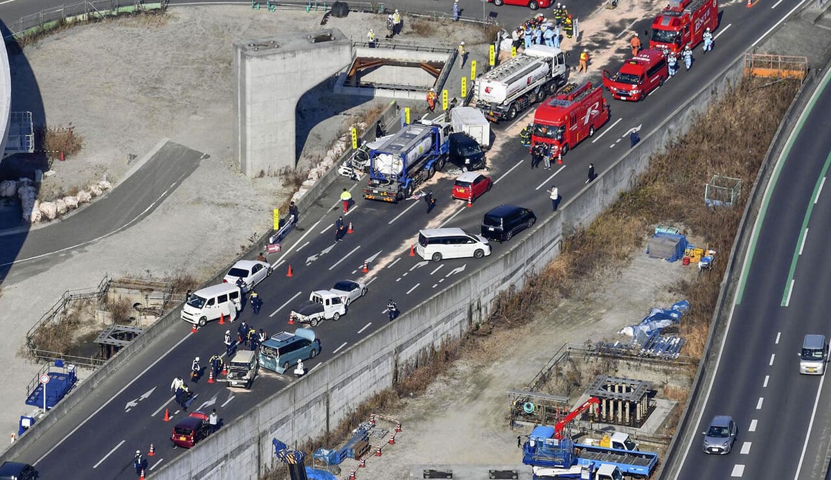 إصابة 15 شخصاً في حادث سير كبير بغرب اليابان