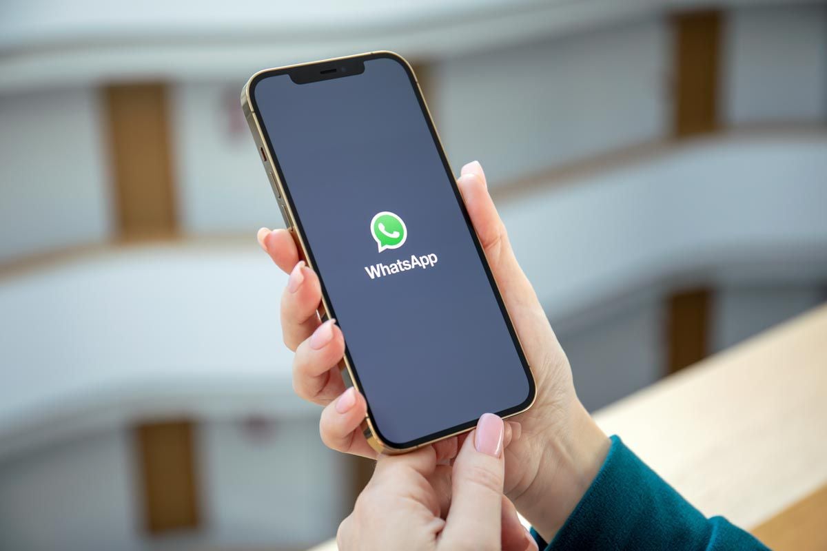 بنك يغرّم موظفيه مليون دولار عند استعمال «واتساب»