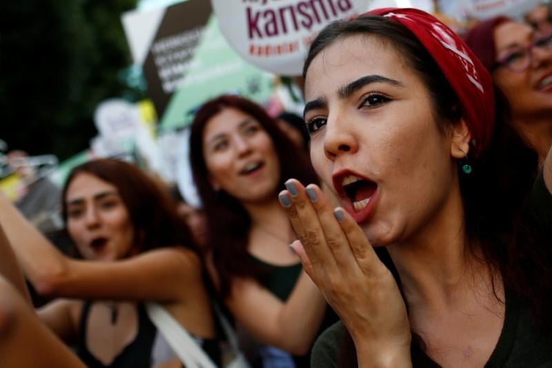في مدينة تركية.. كل امرأة طولها دون 160 سم ينصح بجلوسها في المنزل وعدم الخروج