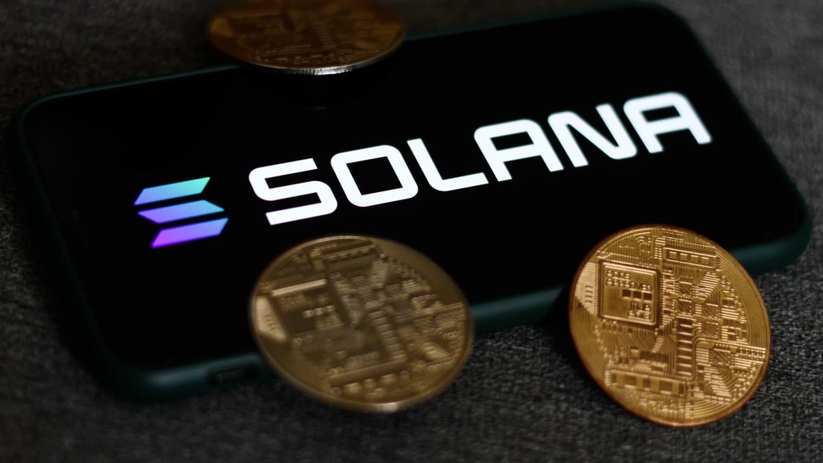 تسارع انزلاق “سولانا”.. العملة المشفرة خسرت 50 مليار دولار في عام 2022