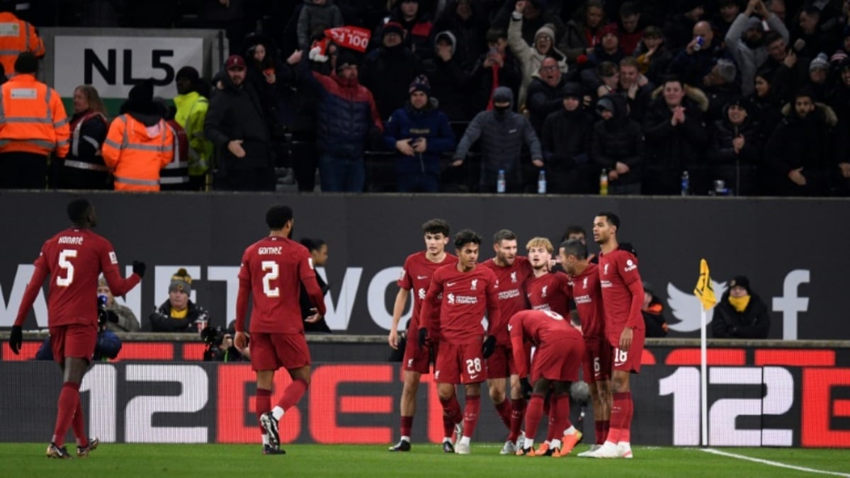 إليوت يقود ليفربول للفوز على ولفرهامبتون في مباراة الإعادة