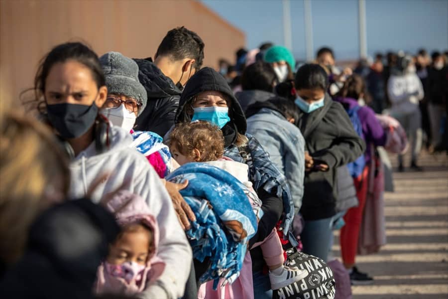 طلبات اللجوء تبلغ مستويات قياسية في أوروبا… وتثير جدلاً في أميركا