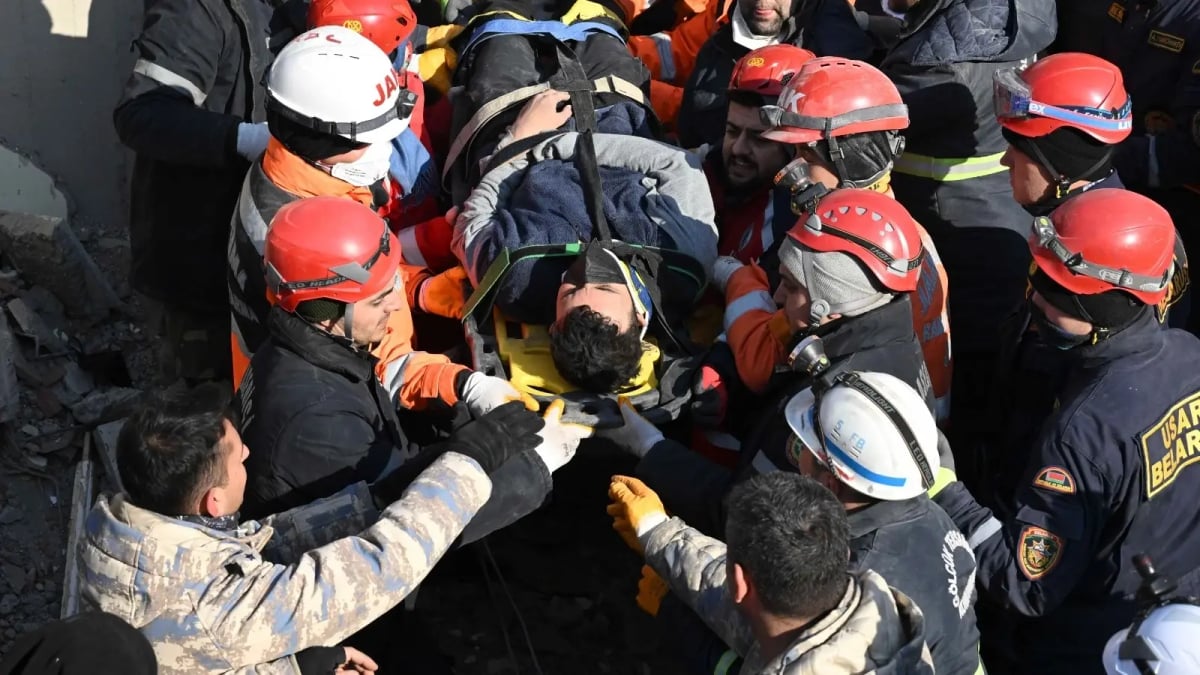 إنقاذ شخصين في تركيا بعد نحو 198 ساعة تحت الأنقاض