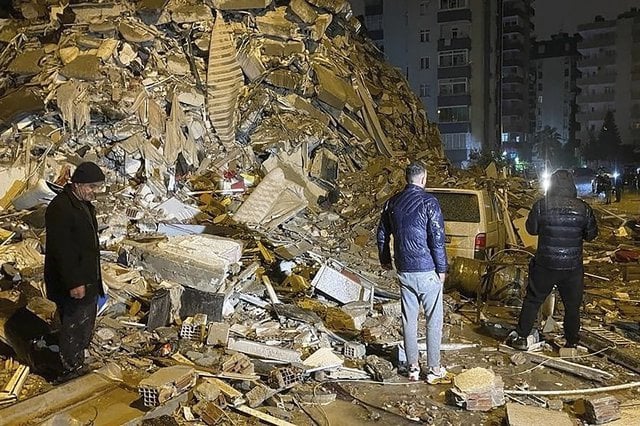 اكثر من 2600 قتيل في تركيا وسوريا جراء الزلزال