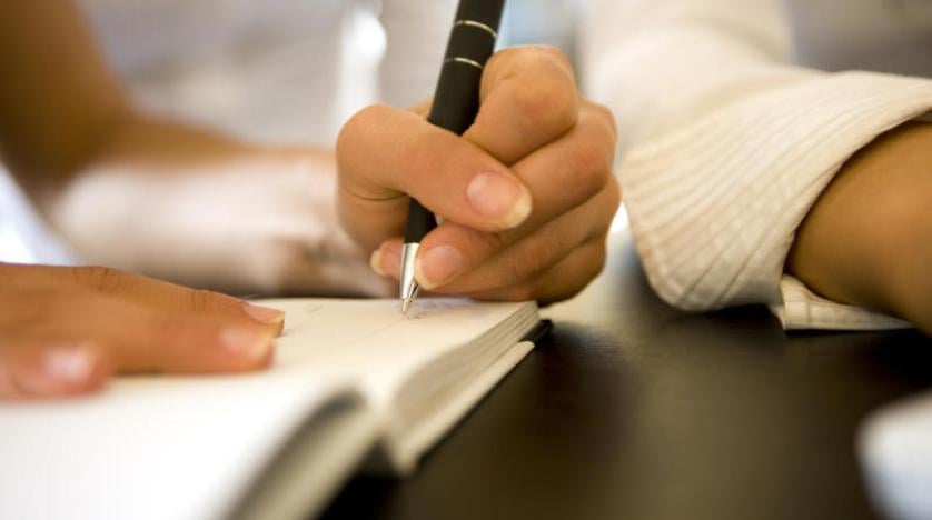هل هناك صلة بين استخدام اليد اليسرى والموهبة؟.. علماء يجيبون