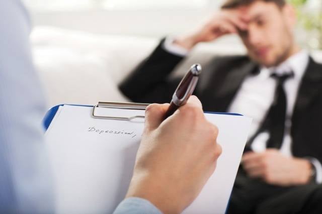 العلاج النفسيّ في لبنان: زيادة في الطلب واختلاف الكلفة وهجرة مستمرّة للاختصاصيّين