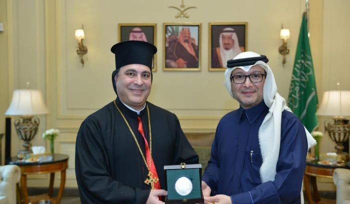 "مواضيع تخص لبنان الرسالة" بين المطران مراد والبخاري