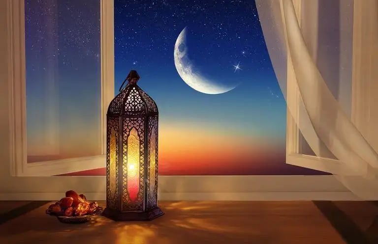 الحريري عايد اللبنانيين بحلول رمضان