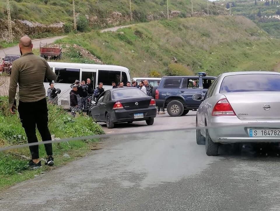 بالصور: بسبب قمع مخالفات بناء في الجنوب.. توتر بين قوى الامن والاهالي