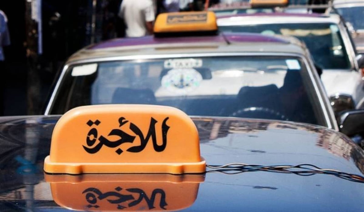 سائقون عموميون يقطعون الطريق: لملاحقة المتعدين على المهنة