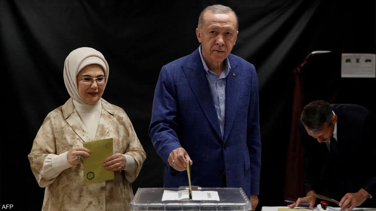 بشكل متزامن.. أردوغان وكليجدار أوغلو يصوتان في جولة الإعادة