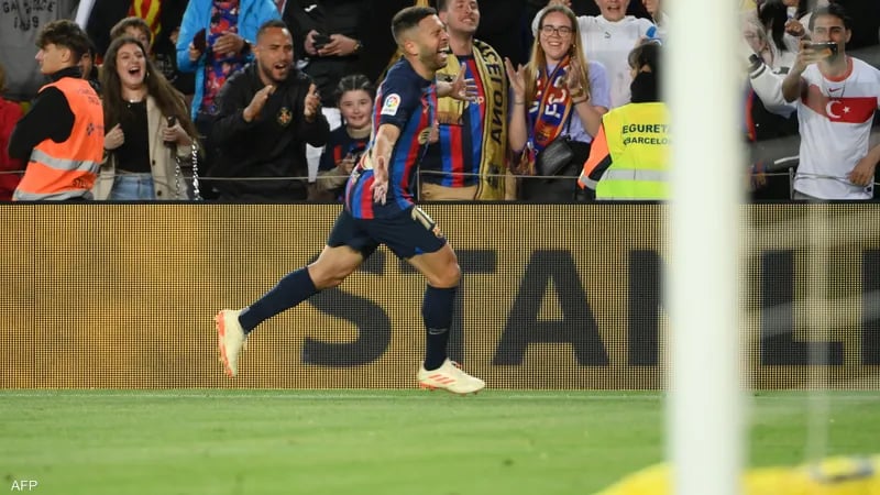 هدفا ألبا المتأخر يقرّب برشلونة من لقب الدوري