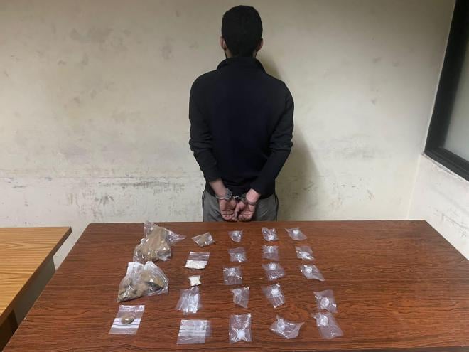يروّج المخدّرات سيرًا على الأقدام في برج حمود وتوقيفه بالجرم المشهود