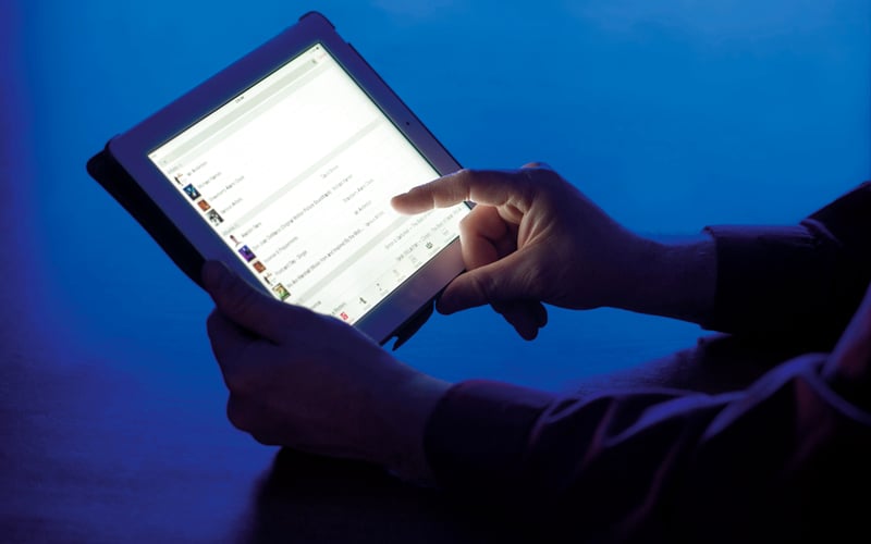 الإمارات.. الحبس وغرامة نصف مليون درهم للسّب الإلكتروني