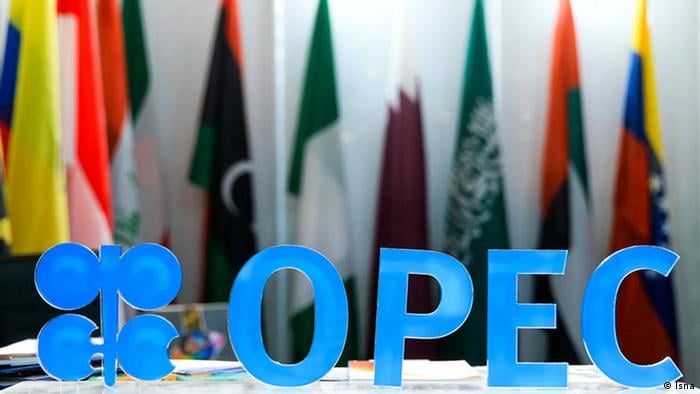 هذه الدول مدّدت خفض إنتاج النفط الطوعي حتى نهاية 2024!