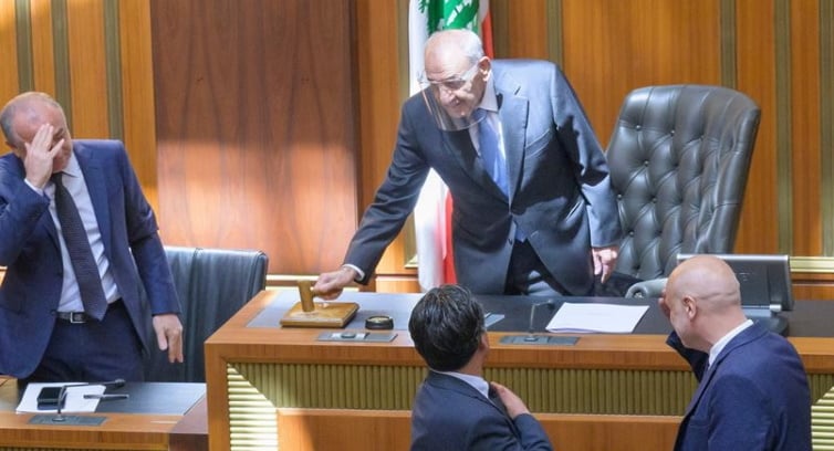 بري مطمئن… فالمفتاح في جيبه!