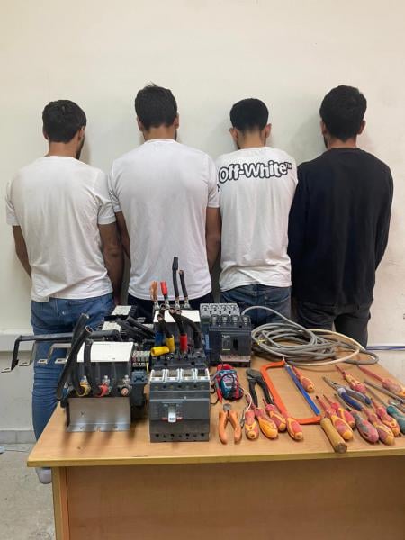 بعملية نوعية.. المعلومات تكشف هوية أفراد عصابة سرقة الأسلاك والقواطع الكهربائية وتوقفهم