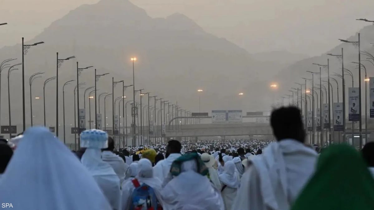 نفرة مزدلفة.. الحجاج يسلكون أطول طريق مشاة في العالم