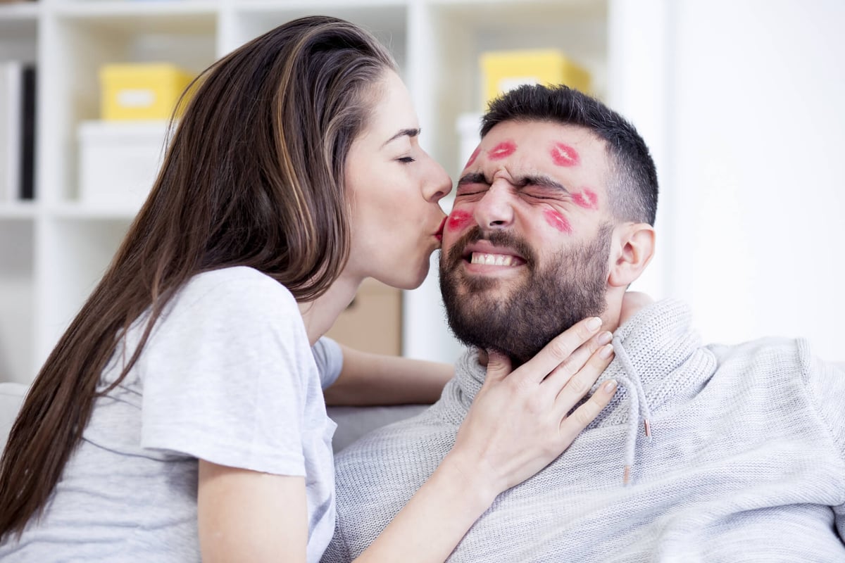 في اليوم العالمي للتقبيل .. عشر حقائق عن القُبلة