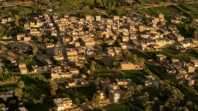 "مرض غامض" يصيب 250 شخصا بقرية مصرية.. ووزارة الصحة تعلق