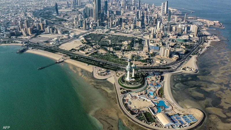 قرار كويتي جديد: مستحقات الدولة قبل تجديد إقامة الأجانب