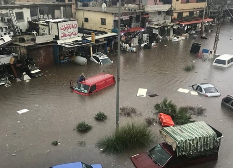 بالفيديو: طريق أم حوض سباحة؟