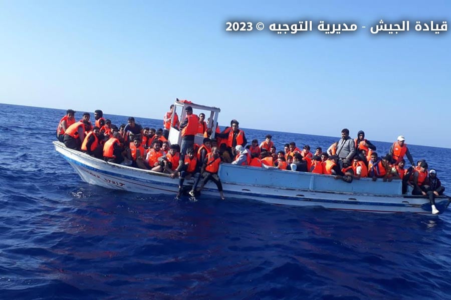 بالصور: إحباط عملية تهريب أشخاص وإنقاذهم مقابل شاطىء طرابلس