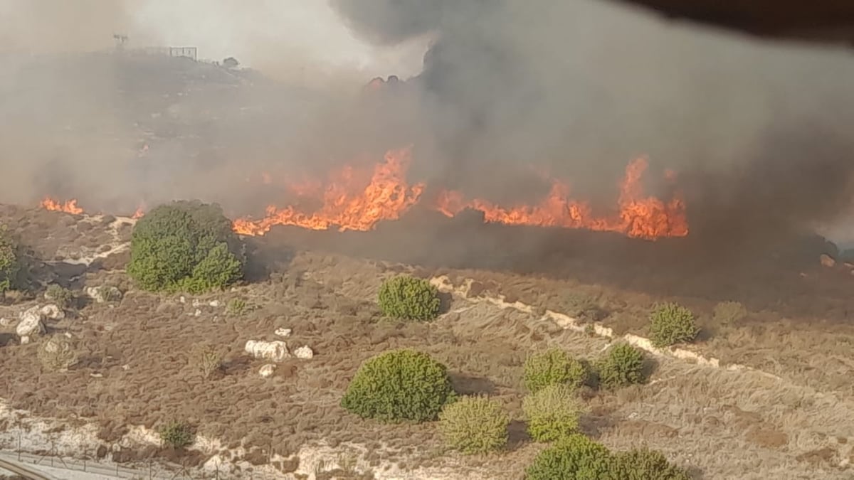اندلاع حريق في ميس الجبل بجانب الحدود مع فلسطين المحتلة