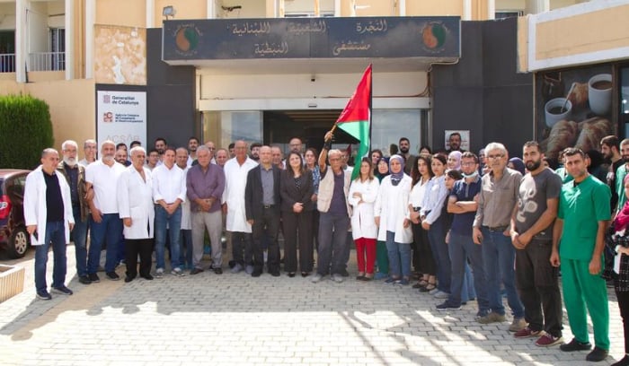 وقفة تضامنية في مستشفى النجدة تنديداً بما يتعرّض له الشعب الفلسطيني في غزة