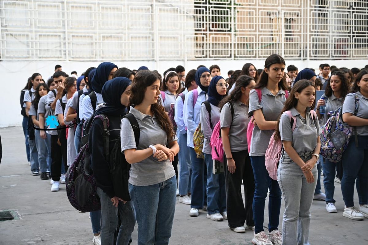 طلاب المدارس يقفون دقيقة صمت حداداً على شهيدات عيناثا
