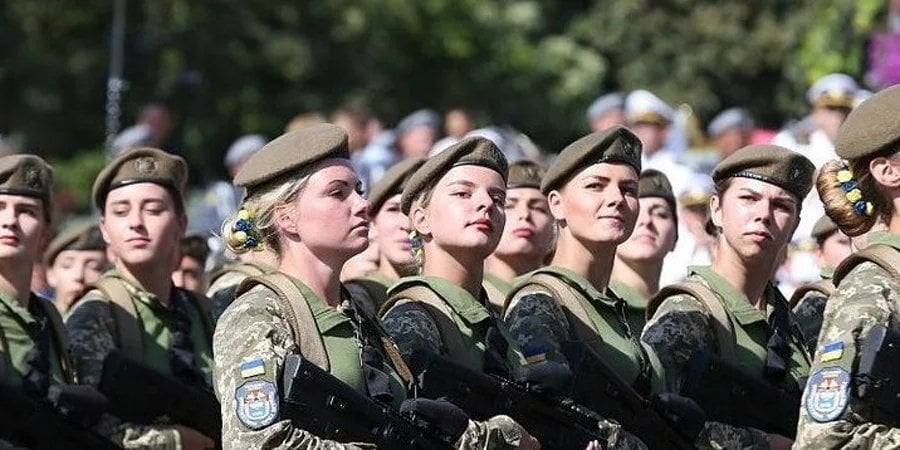 بينهن 5 آلاف مقاتلة.. أوكرانيا تؤكد خدمة 40 ألف امرأة في الجيش ضد روسيا