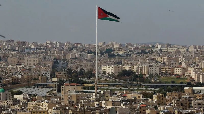 الخارجية الأردنية تطلب من الأردنيين مغادرة لبنان في أقرب وقت ممكن وعدم السفر إليها