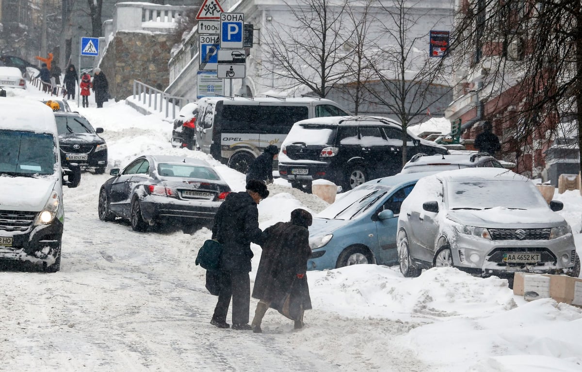 عاصفة ثلجية تودي بحياة 8 في أوكرانيا ومولدوفا وتقطع الكهرباء عن مئات المدن