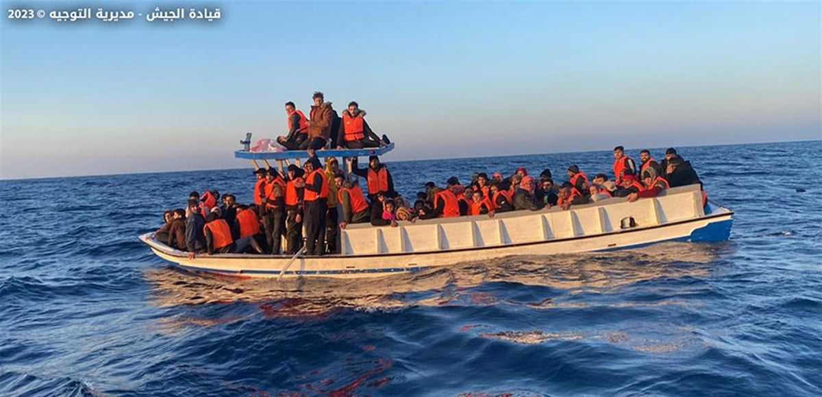 "تهريب بشر".. الجيش يكشف ما حصل قبالة شاطئ طرابلس!